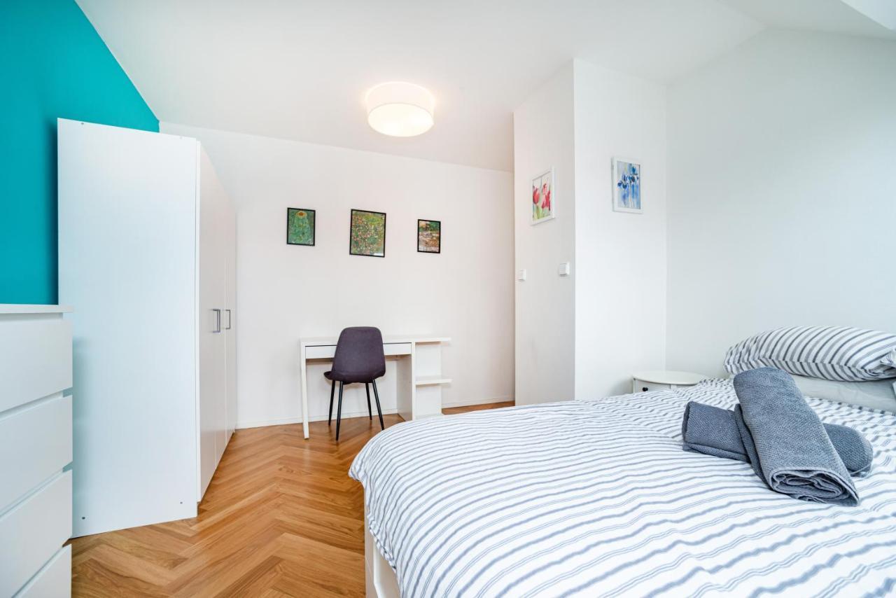 Central, Spacious, Modern 5 Bedrm duplex w/Balcony Praga Exterior foto